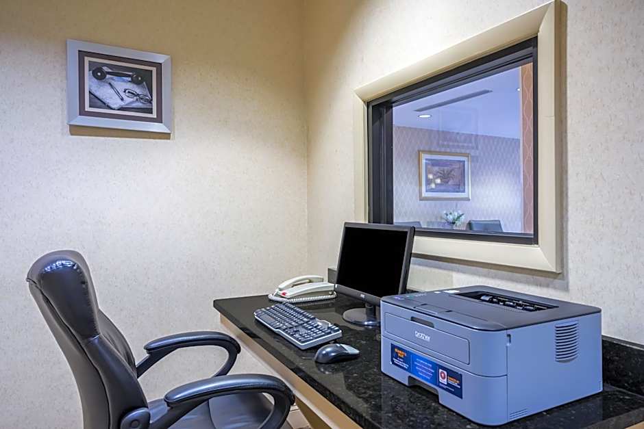 Holiday Inn Express Hotel & Suites-North East By IHG