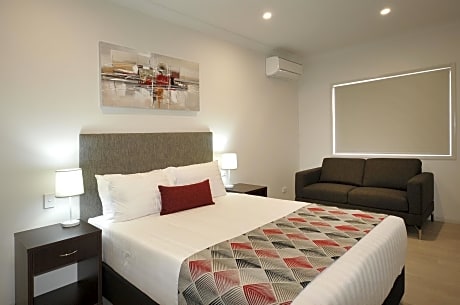 Queen Studio Apartment