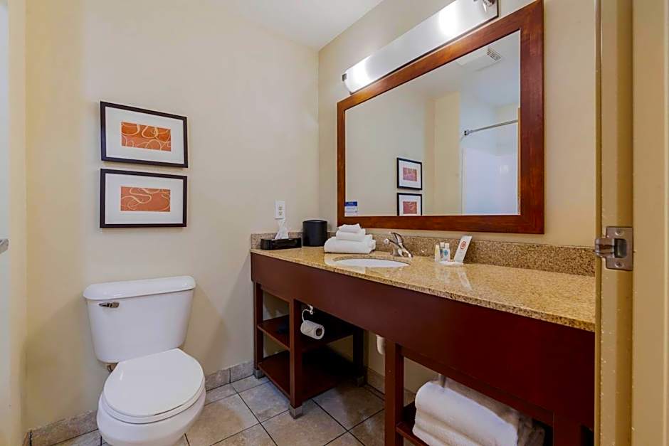 Comfort Suites Johnson Creek Conference Center