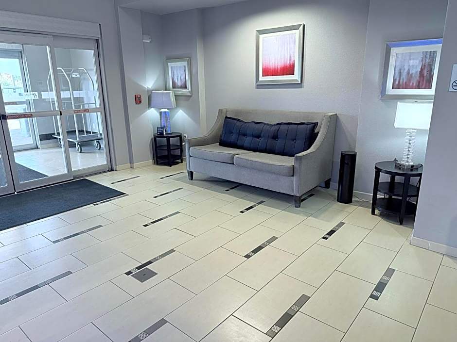 Holiday Inn Express & Suites Bonham By IHG