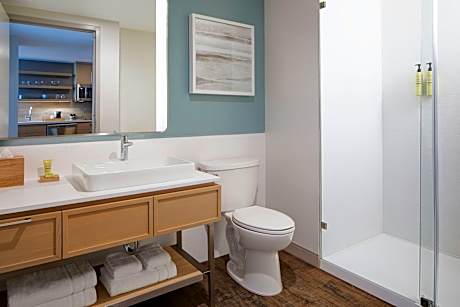 1 Bedroom Suite, 2 Queen, Non-Private Sofa Bed