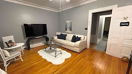 B Spacious Queen Suite