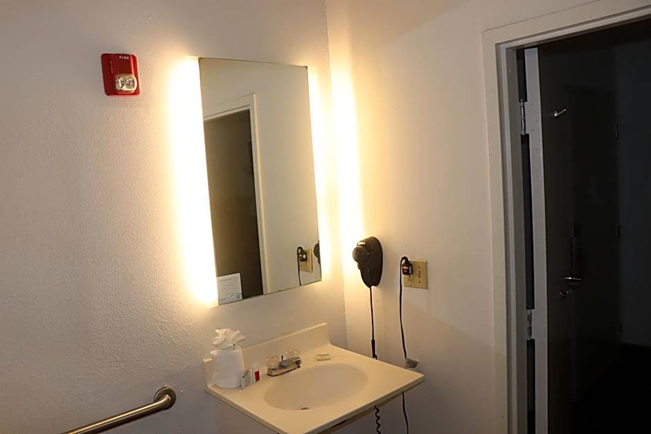 Howard Johnson by Wyndham Tifton GA I-75