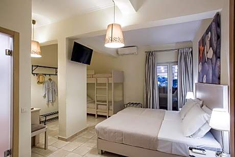 Family Room (2 Adults + 2 Children)