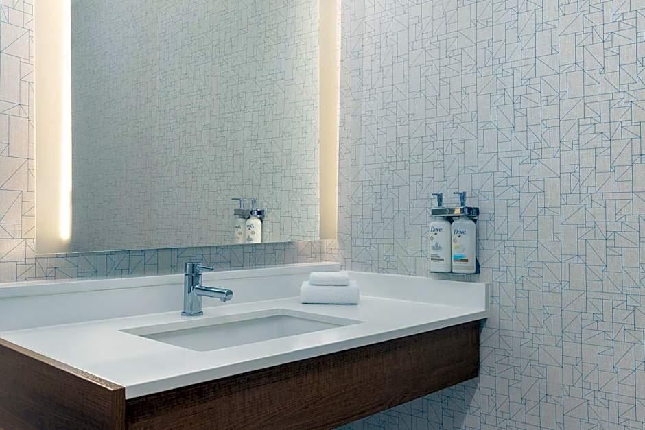 Holiday Inn Express and Suites Staunton By IHG