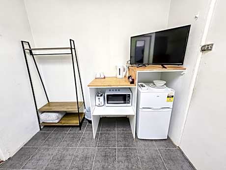 Standard Queen Room -- No Pet