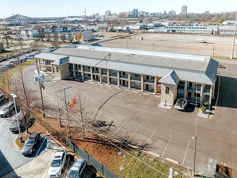 Super 8 by Wyndham Jackson MS Near the Fairgrounds