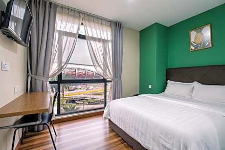 Deluxe Queen Room