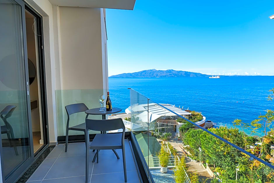 Photo 1 of 14 of Junior Suite with Side Sea View