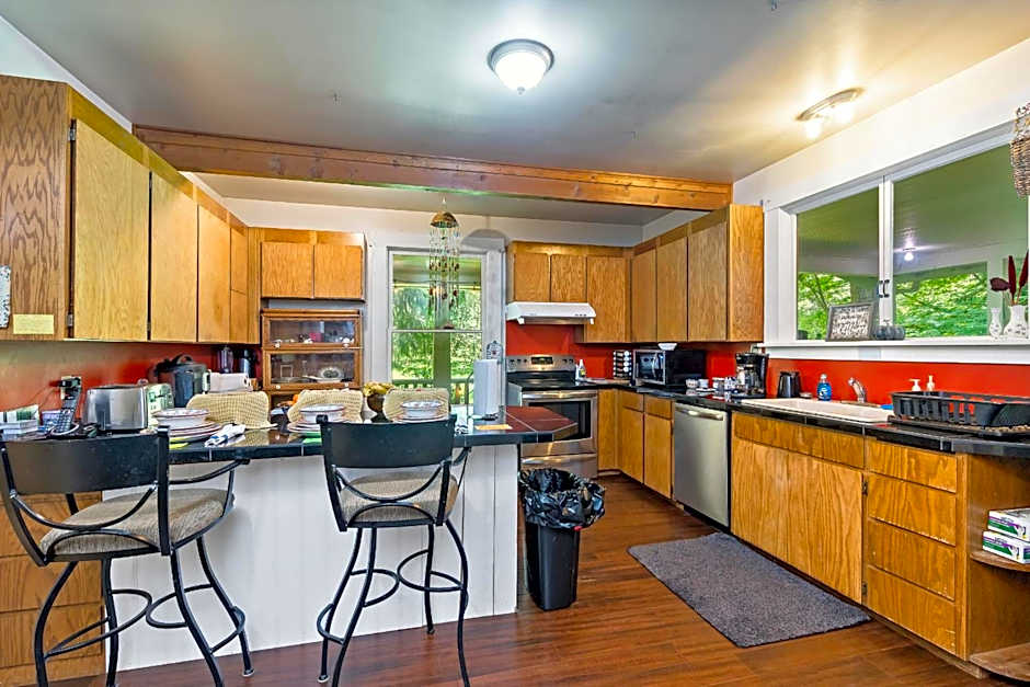 Mountain Meadows Inn & Chalet Suites
