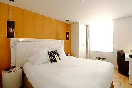 Classic Queen Room with Queen Bed - Non-Smoking