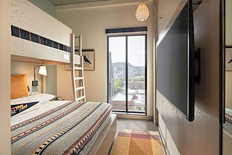 City Bunk - 175 sq. Feet, Guest room, 1 Queen bunk or 1 Twin