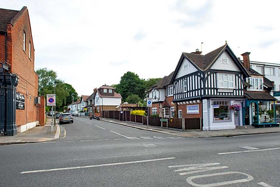 Modern Studio Apartments in Bromley, Greater London near Tesco and Sundridge Park Station