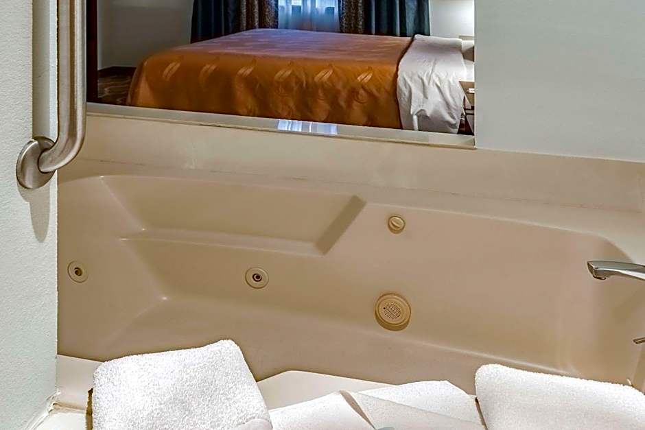 Quality Inn & Suites Vancouver North