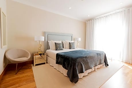 Two-Bedroom Apartment with Hot Tub Garden