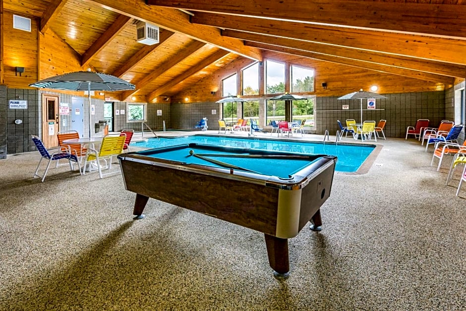 AmericInn by Wyndham Duluth South Proctor Black Woods Event Ctr