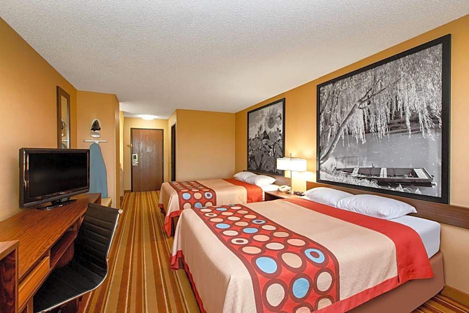 Super 8 by Wyndham Salina I-70