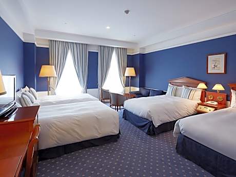 Deluxe Designer's Quadruple Room