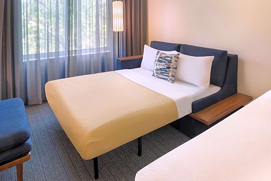 Courtyard by Marriott Edison Woodbridge