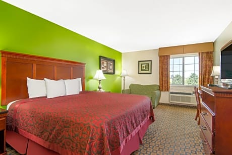 1 King Bed Studio Suite Non-Smoking
