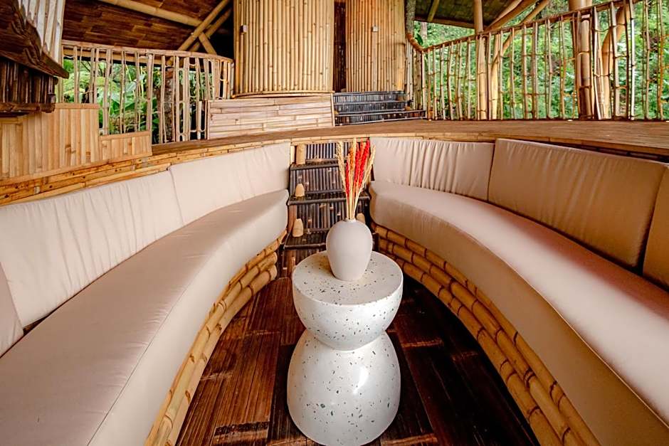 3 Bdr - Luxury Cliffside Bamboo Villa