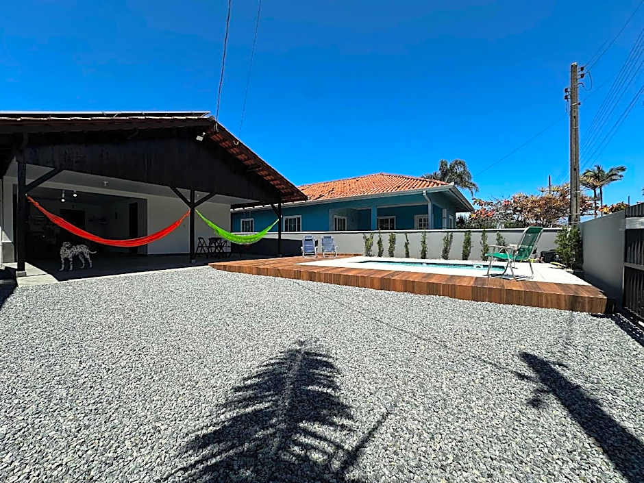 BS01- Casa com Piscina Aquecida e Churrasqueira