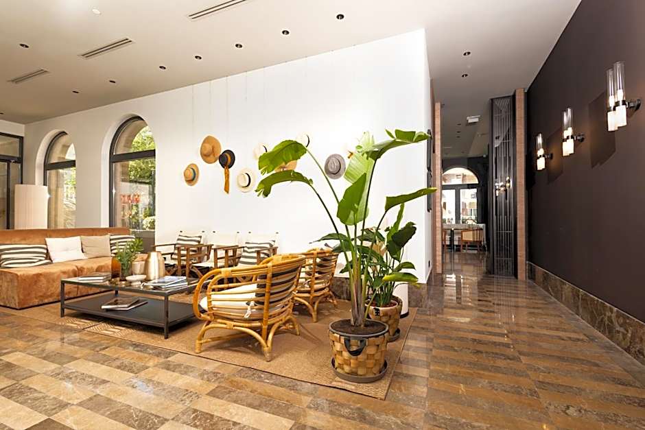 Infinity Hotel & More