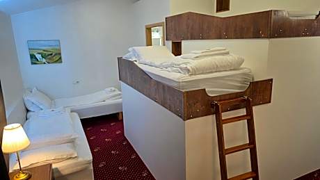 Quadruple Room with Private Bathroom