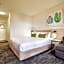 Nightcap at Shoppingtown Hotel