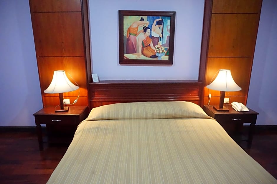Vansana Riverside Hotel