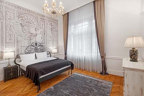 Deluxe One-Bedroom Apartment