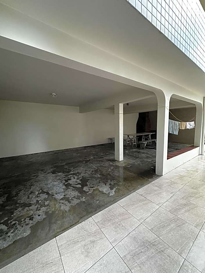 Casa de praia com boa ventilação garagem coberta para 3 carros 50m da praia