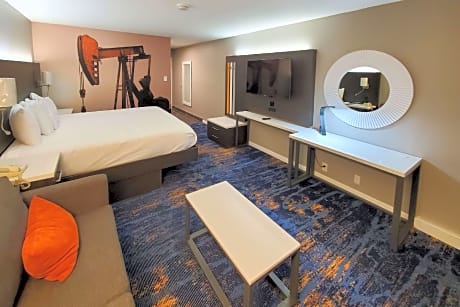1 King Bed Suite Nonsmoking Upgrade