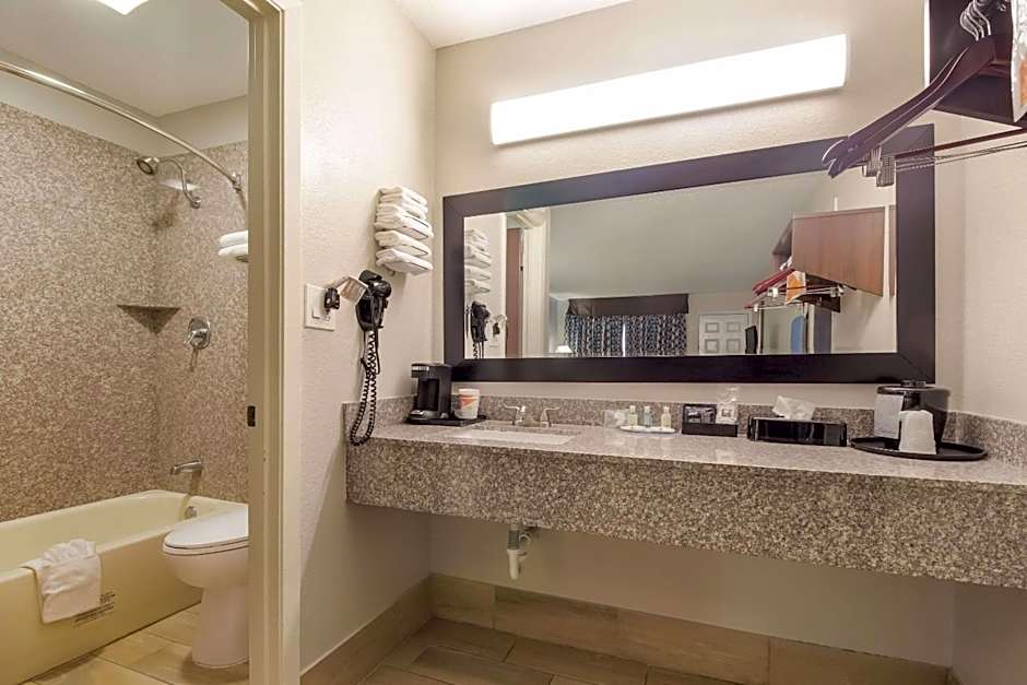Quality Inn Madisonville