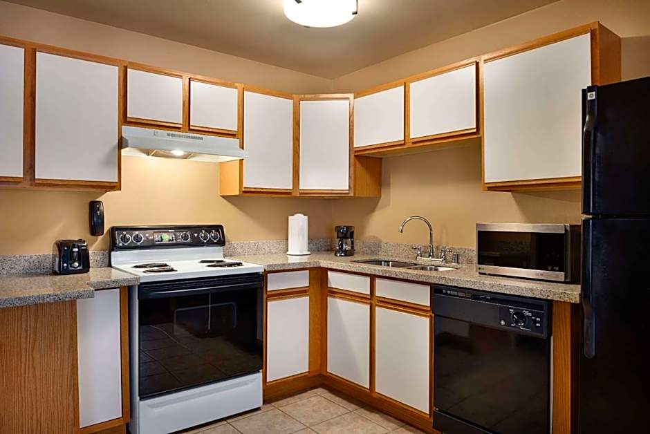 Hawthorn Extended Stay by Wyndham Milwaukee Airport