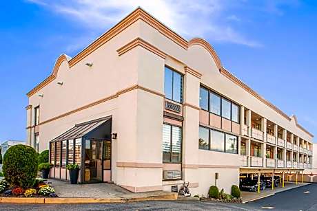 Super 8 by Wyndham Meadowlands