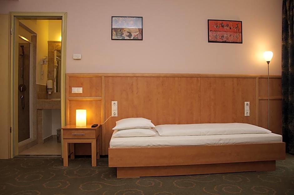 Semiramis Business Hotel