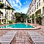Palm Beach Paradise Walk to Beach Pool WiFi 86" TV WiFi