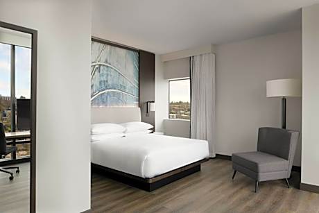 Executive Suite, 1 King, Corner room