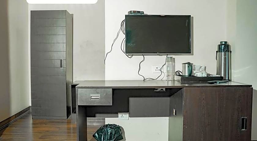 Hotel MMR Manor MG Marg