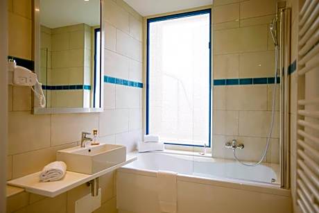 Suite (1 Double Bed and 1 Double Sofa Bed)