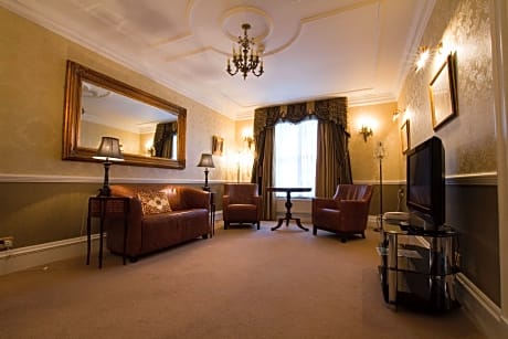 Suite-1 King Bed, Four-Poster Bed, Mood Lit Tub, Walk In Shower, Lounge Room, Dining Room, Non-Smoking