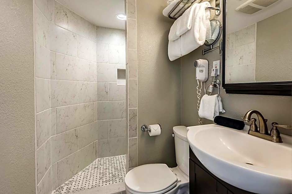 Hotel Bothwell Sedalia Central District, an Ascend Collection Hotel