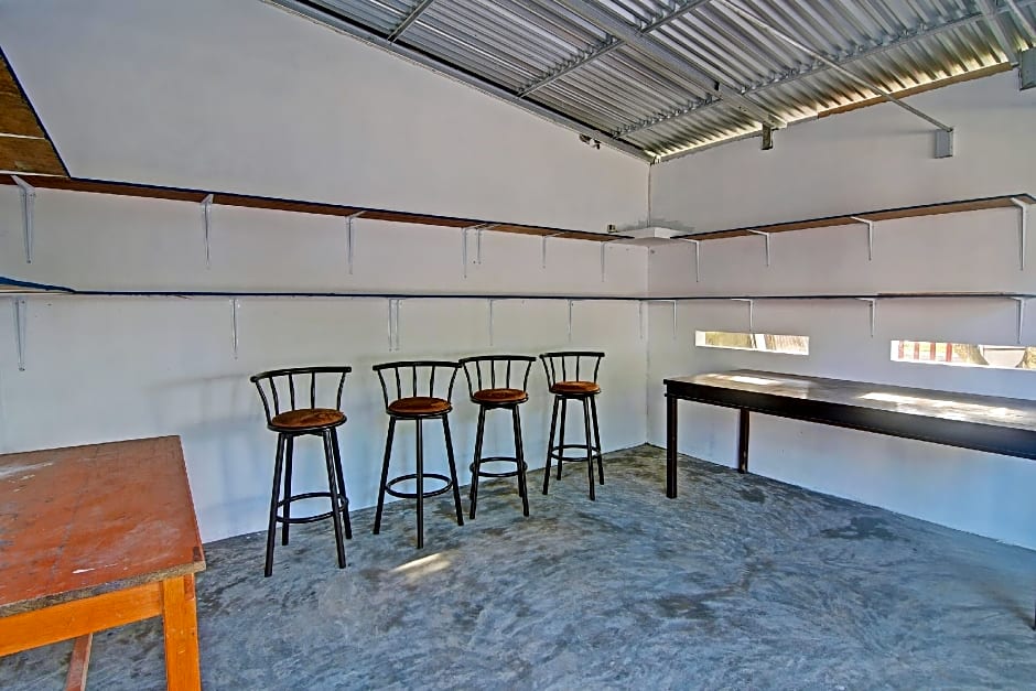 SPOT ON 91995 Cvictory Inn