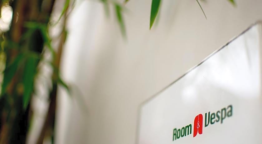 Room & Vespa Suite 1