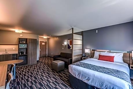Queen Room with Two Queen Beds with Roll-In Shower - Mobility/Hearing Accessible - Non-Smoking