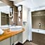Le Phenix Hotel