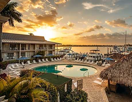 Cove Inn on Naples Bay