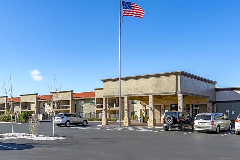 Best Western Plus Lake Front Hotel