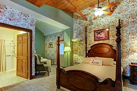 Queen River room Jacuzzi suit